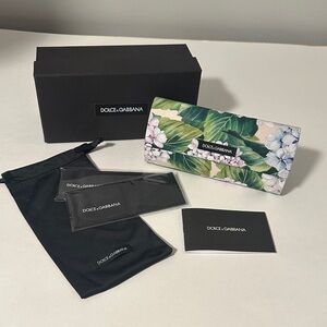 Dolce & Gabbana bloom sunglasses case box dustbag & cloths